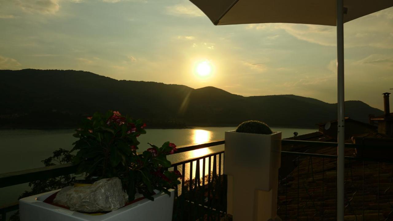 La Terrazza Sul Lago Turano Castel di Tora Exterior foto