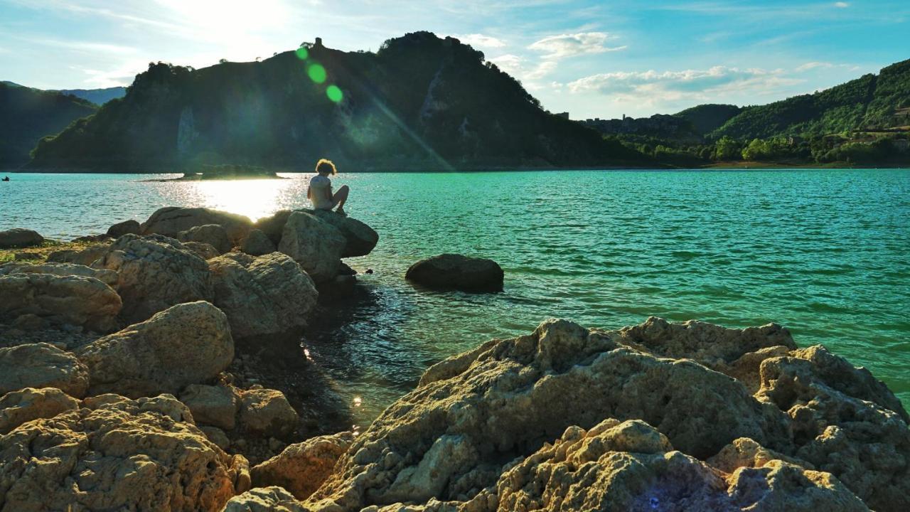 La Terrazza Sul Lago Turano Castel di Tora Exterior foto